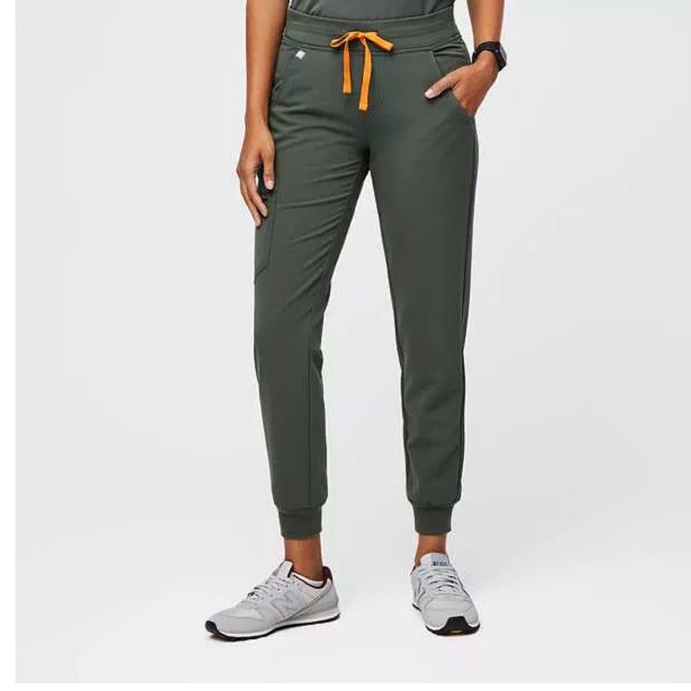 Figs Zamora Jogger scrubs, moss green